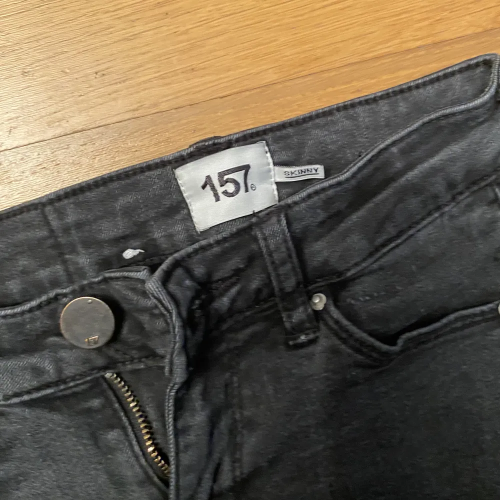 Säljer snygga jeans från Lager 157! Storleken är xxs 🌸. Jeans & Byxor.