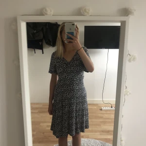 Klänning - Klänning från indiska, som ny utan defekter i strl xs 