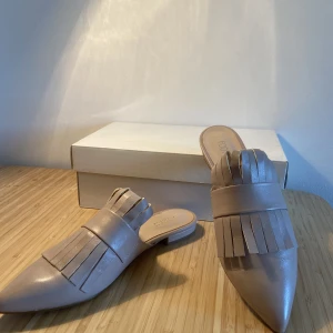 Hilma skinn - Skor från footlight i äkta skinn. Helt nya & aldrig använda. Köptes för 1400.