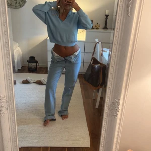 Blå mysig tröja - Tröja som köptes på Plick så vet ej vart den är ifrån