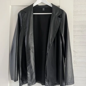 Skinnkavaj - Kavaj från Shein i stl M, använd enstaka gång.