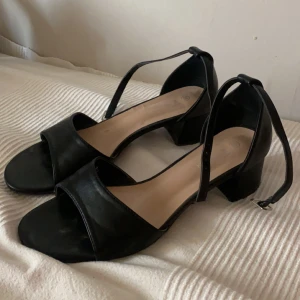 Klackar - Klackskor storlek 39, köpta i Portugal✨