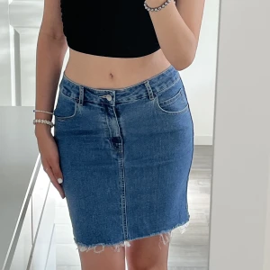 Blå jeanskjol - Sparsamt använd, inga defekter eller liknande!💙
