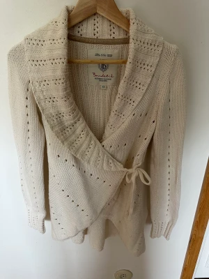 Kofta Bondelid - Omlottkofta i bra skick från bondelid