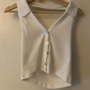 Halterneck topp - Halterneck topp med krage