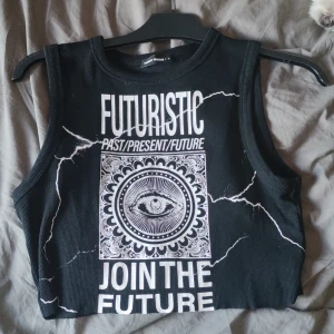 Crop top  - Storlek M Säljer för 25 kr!