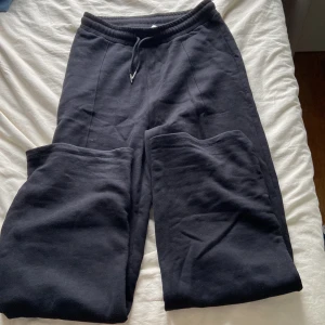 Madlady mjukisbyxor - Från Ida Carlssons kollektion (finns bättre bilder på hur dom ser ut där)  men är för stora för mig 