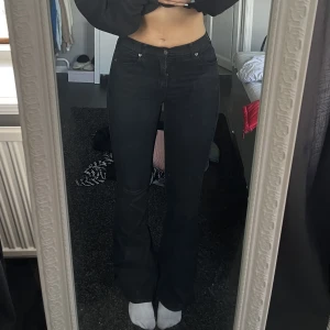 Bootcut jeans - Bootcut jeans från DrDenim, väldigt stretchinga och går ner till marken på mig som är 167 cm lång. 170 kr + frakt 🖤