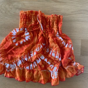 Kjol/topp - Såååå fin kjol som funkar både topp och kjol. Perfekt till sommaren🧡