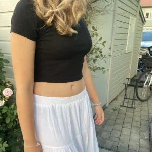 Crop top - Skön crop top från NewYorker! Bra skick, knappt använd. Säljs pga liten användning!  Storlek: M