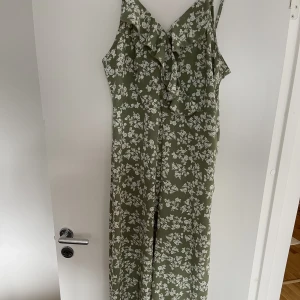 Byxdress  - Byxdress från Shein   Storlek L 