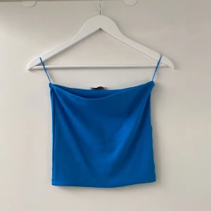 Bandeau topp - Blå bandeau topp från Zara! Använd bara några gånger. Storlek M men passar S också💓