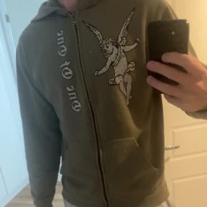 One of one  - Säljer min använda One of One i storlek M