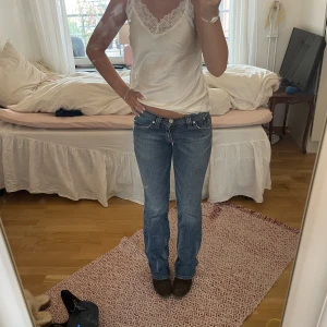 Lågmidjade jeans - Ett par as snygga lågmidjde jeans!!! 