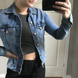Jeansjacka - Fint skick! Storlek 36. 