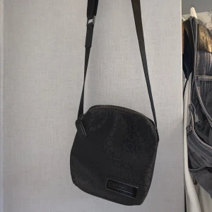 Calvin Klein axelväska - Calvin Klein axelväska Skick:10/10
