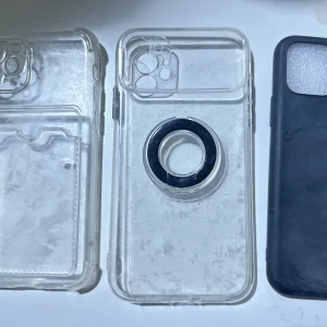 Mobilskal genomskinlig blå iphone 11 pro - Säljer dessa använda mobilskal (4st) för 15:-/st. Använt några gånger men annars har dem legat omkring ett tag. Står ej för postens slarv!❤️❤️iphone 11 pro