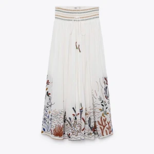 Kjol - Super fin kjol från zara som är tyvärr lite för lång på mig som är 160. Köpt för 700 och slutsåld i XS-S. Kjolen är i storleken XS men är VÄLDIGT töjbar❤️❤️