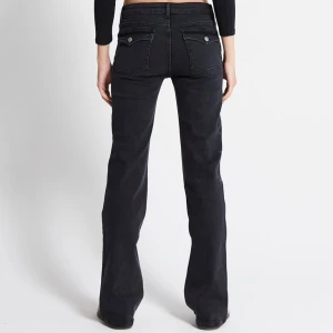 90s BOOT LAGER157 - Snyggaste bootcut jeansen från lager157 i modellen 90s boot. Storlek S/Short och är långa på mig som är ca 165 cm. Använda en gång, säljes pga fel storlek. ANVÄND KÖP NU !! 