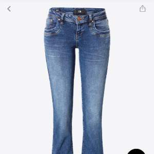 Säljer dessa ltb jeans i modellen valerie då jag köpte fel storlek.💘 De är i super bra skick. Köpta de här på Plick men aldrig använda hos mig💕