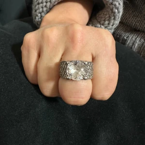 Ring  - Fin i silver med Sten, stämplat 