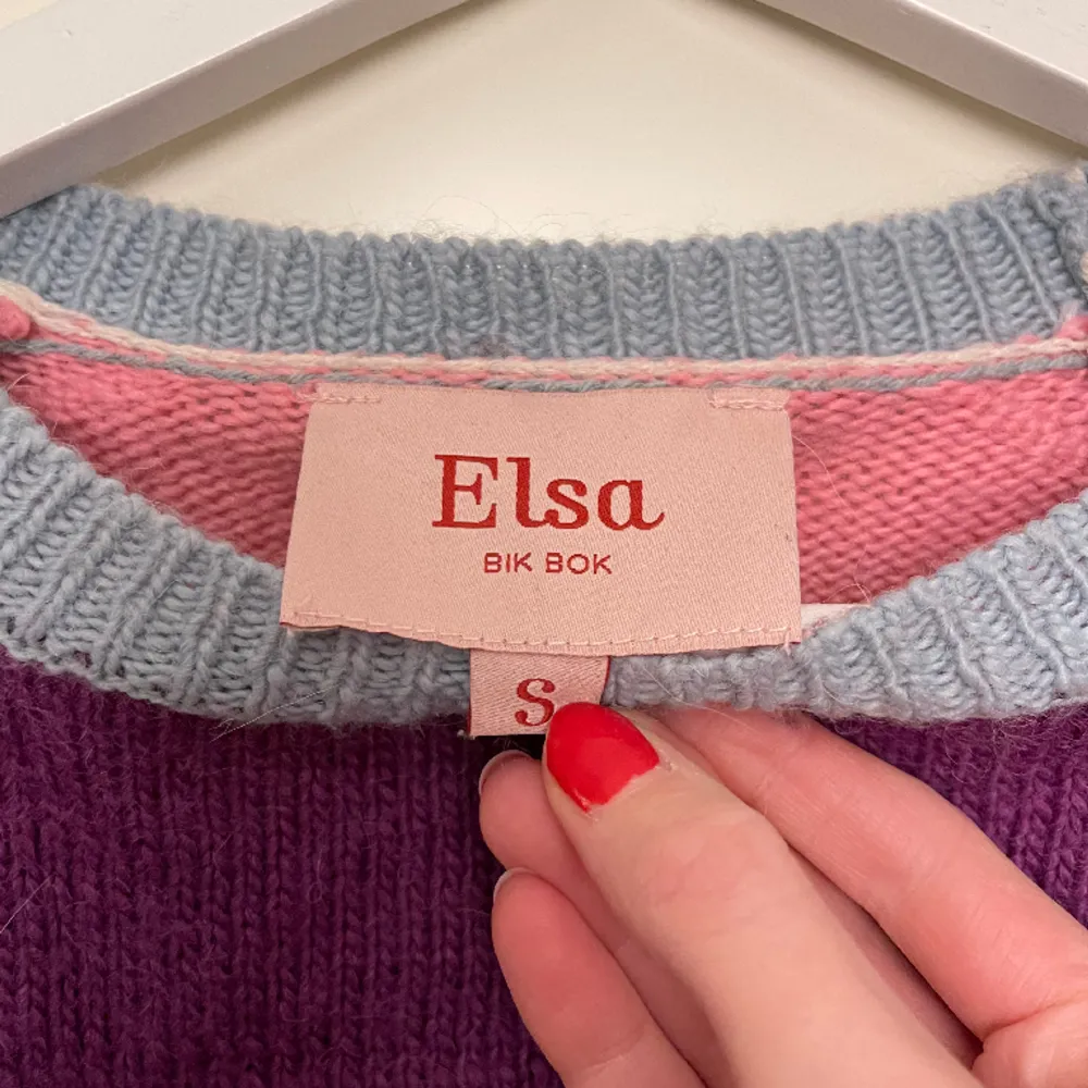 Superfin stickad tröjan från Elsa Hosks kollektion med Bikok🧚🏼‍♀️. Tröjor & Koftor.