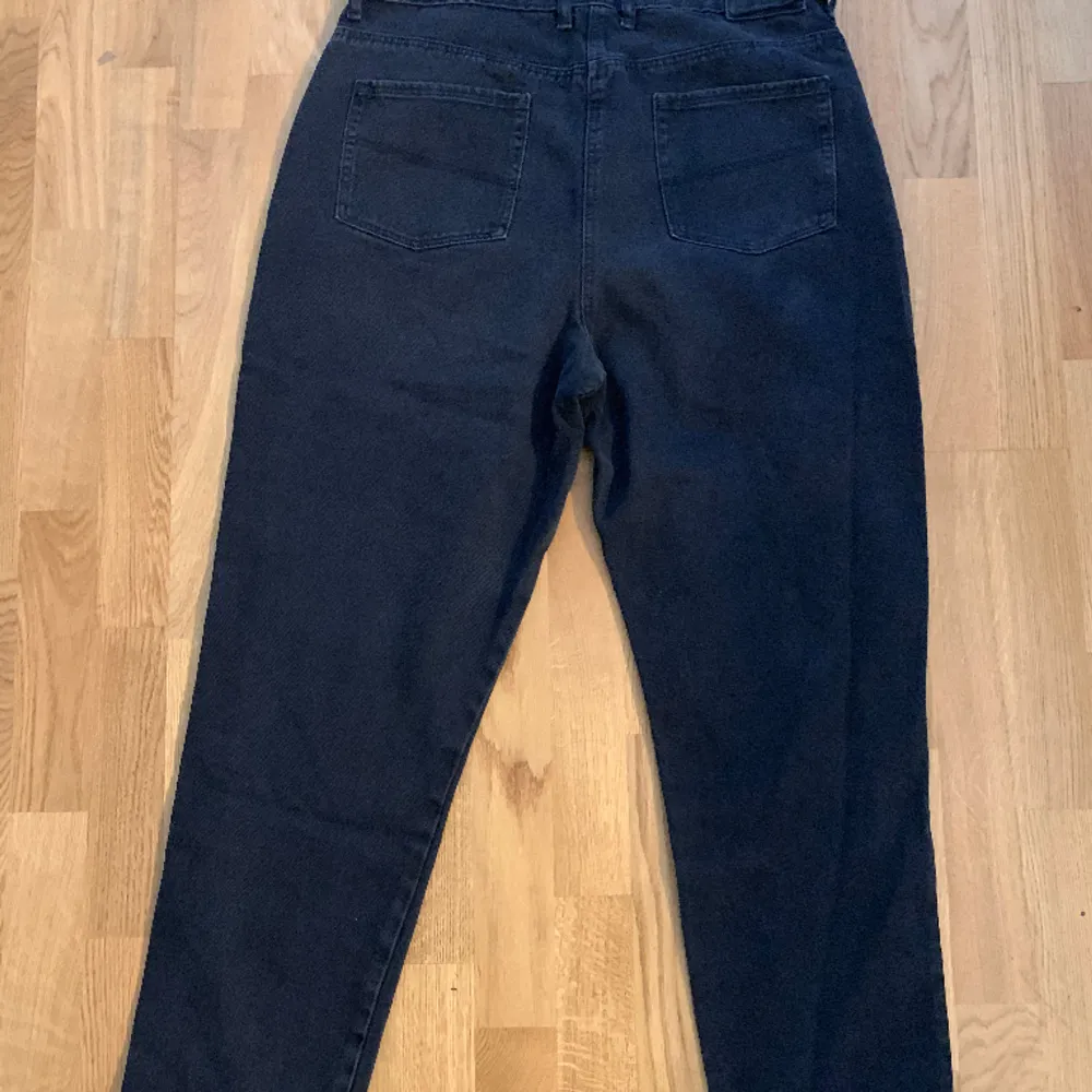 De har blivit små för mig, storlek 34/32 modell mom jeans . Jeans & Byxor.