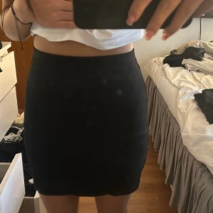 Kort kjol - Kort kjol från monki Max använt 3 gånger, storlek xs