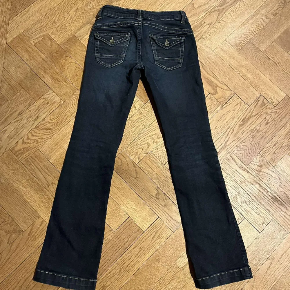 Superfina lågmidjade y2k jeans! Priset är diskuterbart! 🩷🎀 . Jeans & Byxor.