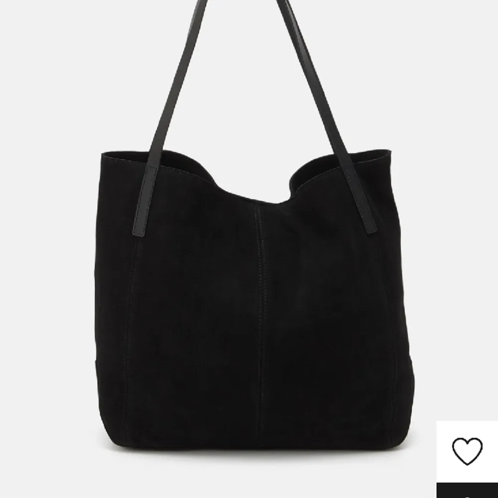 Säljer denna super fina väska då den inte kommer till användning, använd fåtal par gånger, ny pris 600. Väskor.