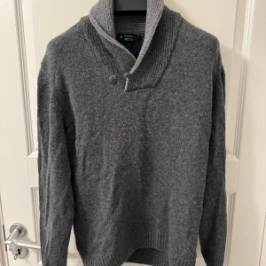 Hackett tröja i merinoull  - Hel och ren hackett tröja i storlek m. 100% merinoull. Säljes då den inte används längre. 