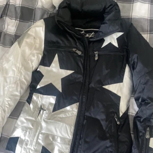 Intressekoll på min jet set skidjacka! - Intressekoll på min vintage jet set jacka i storlek 1 (xs)