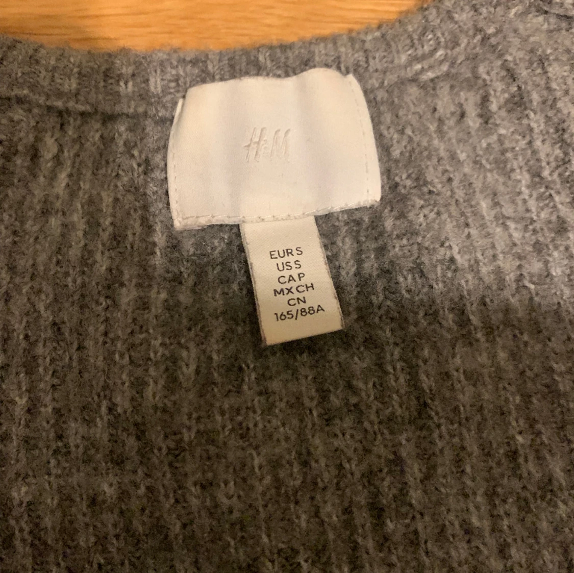 Grå stickad tröja  - 91