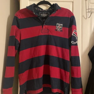 Bondelid retro tröja - Skitsnygg tröja lite rugbystyle som jag pga flytt behöver sälja🥹 Fin tröja säker nytt hem!