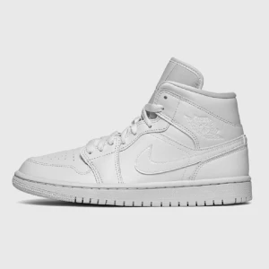 JORDAN 1 WHITE - Säljer mina vita Jordan 1 köpta för 1400kr, storlek 41. Skriv för fler bilder. PASSAR TJEJ/KILLE
