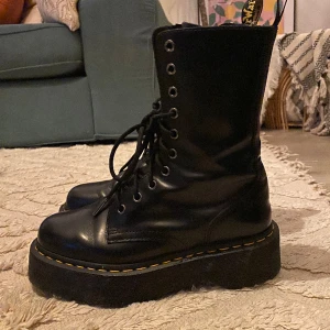 Dr Martens  - Storlek 39. 1 år gamla 