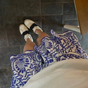 Kjol - Så jäkla snygg kjol från zara! Säljer då jag inte fick användning av den, superfint skick