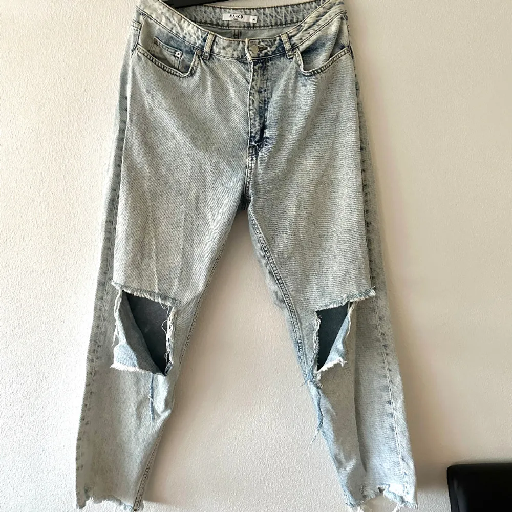 slitna jeans från na-kd utan anmärkningar. Jeans & Byxor.