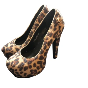 2000s leopard klackar  - Jätte fina säljer då dem är för små