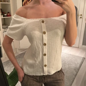Topp - Superfin topp från zara, kommer tyvärr inte till användning, fint skick.