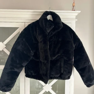 Jacka  - Jacka från Nelly i storlek 36. Aldrig använd 