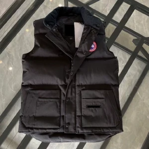 Canada goose väst - Använd 5 gånger men i väldigt nytt skick