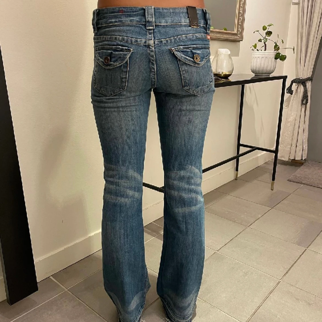 Lågmidjade jeans med snygga fickor💙 - 90