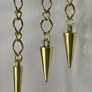 Nit örhängen/spik örhängen  - Hej,  Jag säljer mina fina örhängena(aldrig använda) då jag insåg att jag ville ha silver(säljer paret som är i mitten) 80kr för paret😊