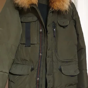 Hollies jacka - Inga defekter, fin storlek M/L