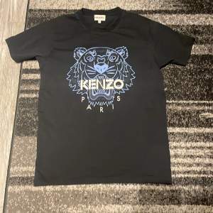 Kenzo t-shirt, väldigt bra skick passar även M