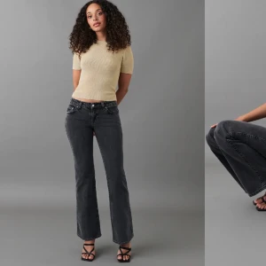Lågmidjade jeans  - Säljer mina super snygga lågmidjade y2k jeans, pågrund av att de tyvärr inte passar mig. Aldrig använda! Stor i storleken. Nypris 499. Skickar mått och fler bilder vid intresse.