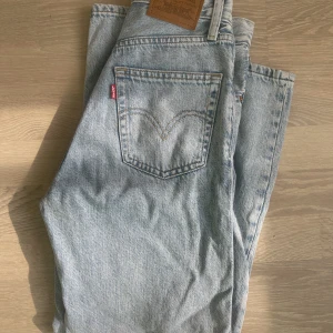 Levis ribcage 24x27 - Only used once Color: middle road