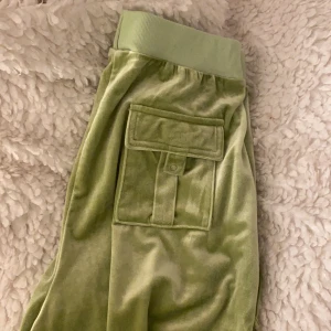 Nya byxor ”juicy” - Mjukisbyxor i fin grön färg, liknar juicy couture 