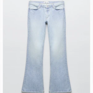 Lågmidjade jeans - Lågmidjade jeans från zara, säljer pga aldrig kommer till användning💙slutsålda